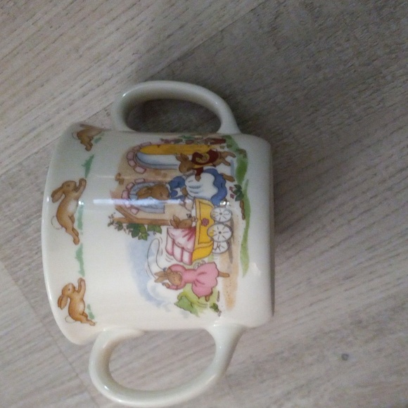 Royal Doulton Bunnykins HTF 2 Handled mug/ cup-English Fine Bone cup - Picture 2 of 4